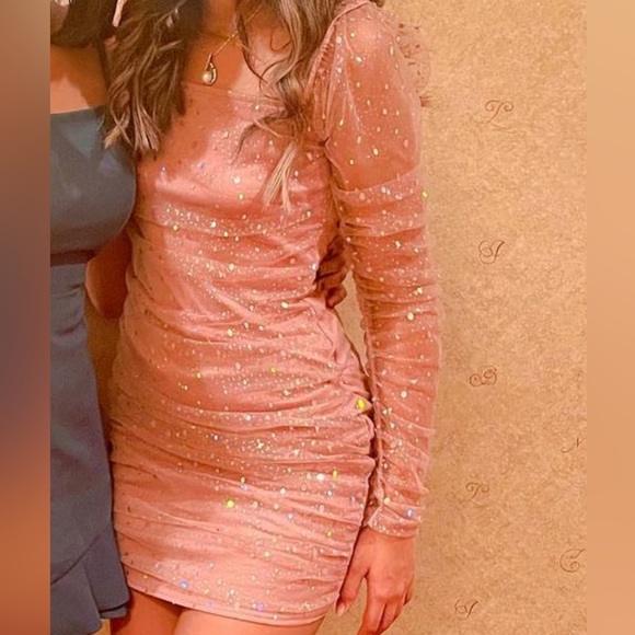 A pink long sleeve dress - Picture 2 of 2